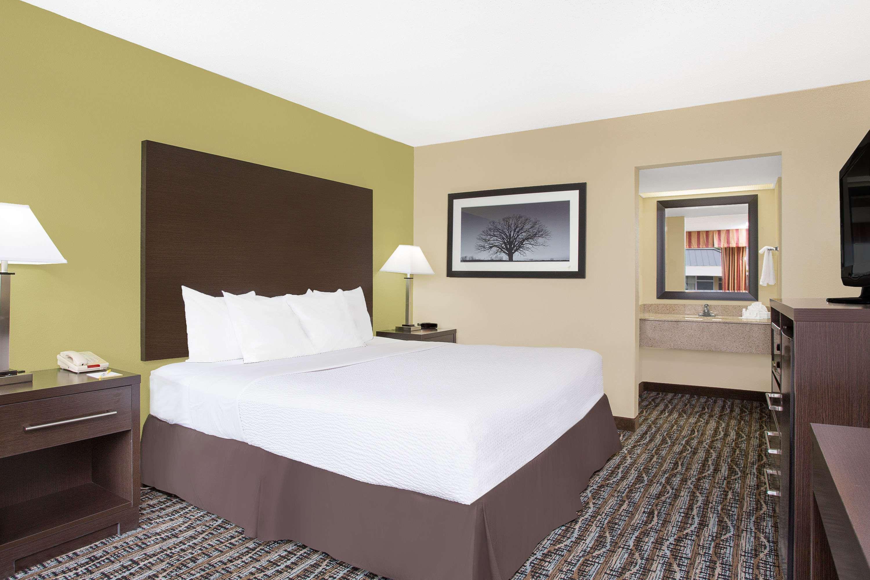 Days Inn By Wyndham Asheville/Mall Exterior foto