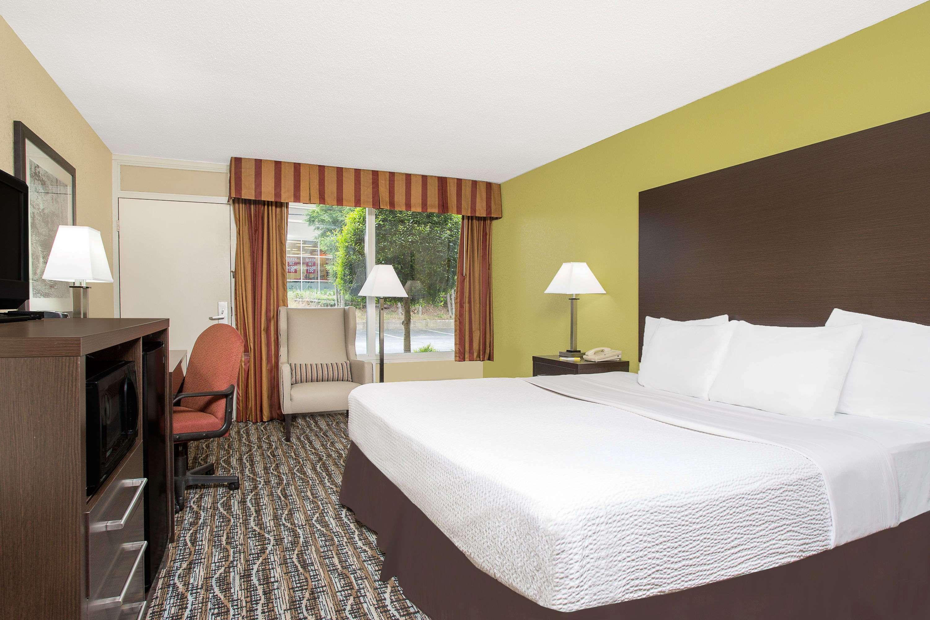 Days Inn By Wyndham Asheville/Mall Exterior foto
