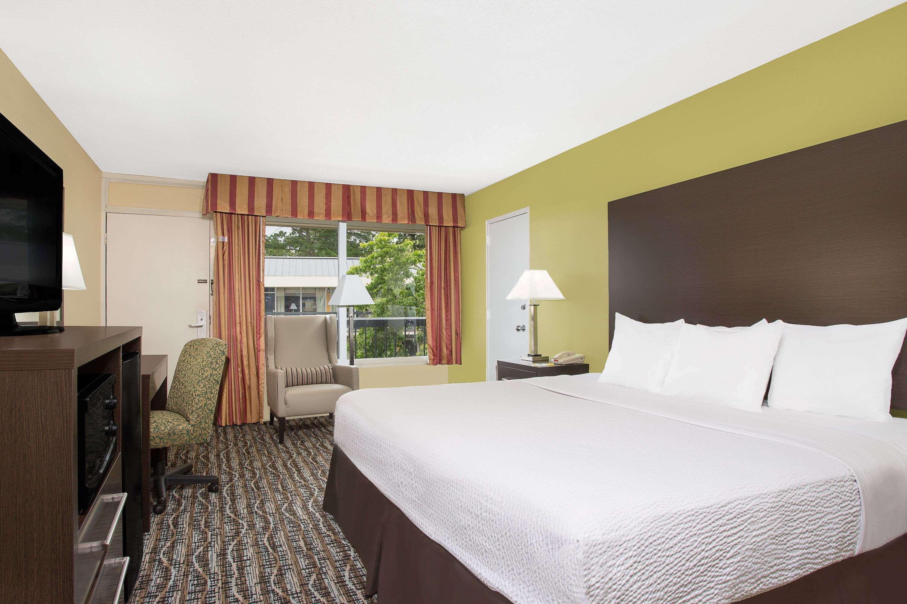 Days Inn By Wyndham Asheville/Mall Exterior foto